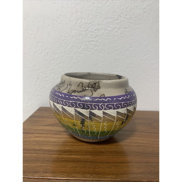 Native Navajo Etched Horsehair Clay PotART Pottery Artist Signed Multi-Color
